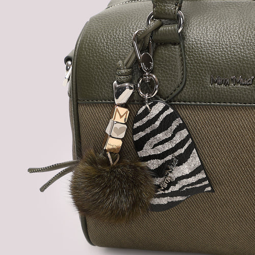 BORSA A BAULETTO CON CHARM E CUORE MIMI' MUA' COLORE VERDE MILITARE