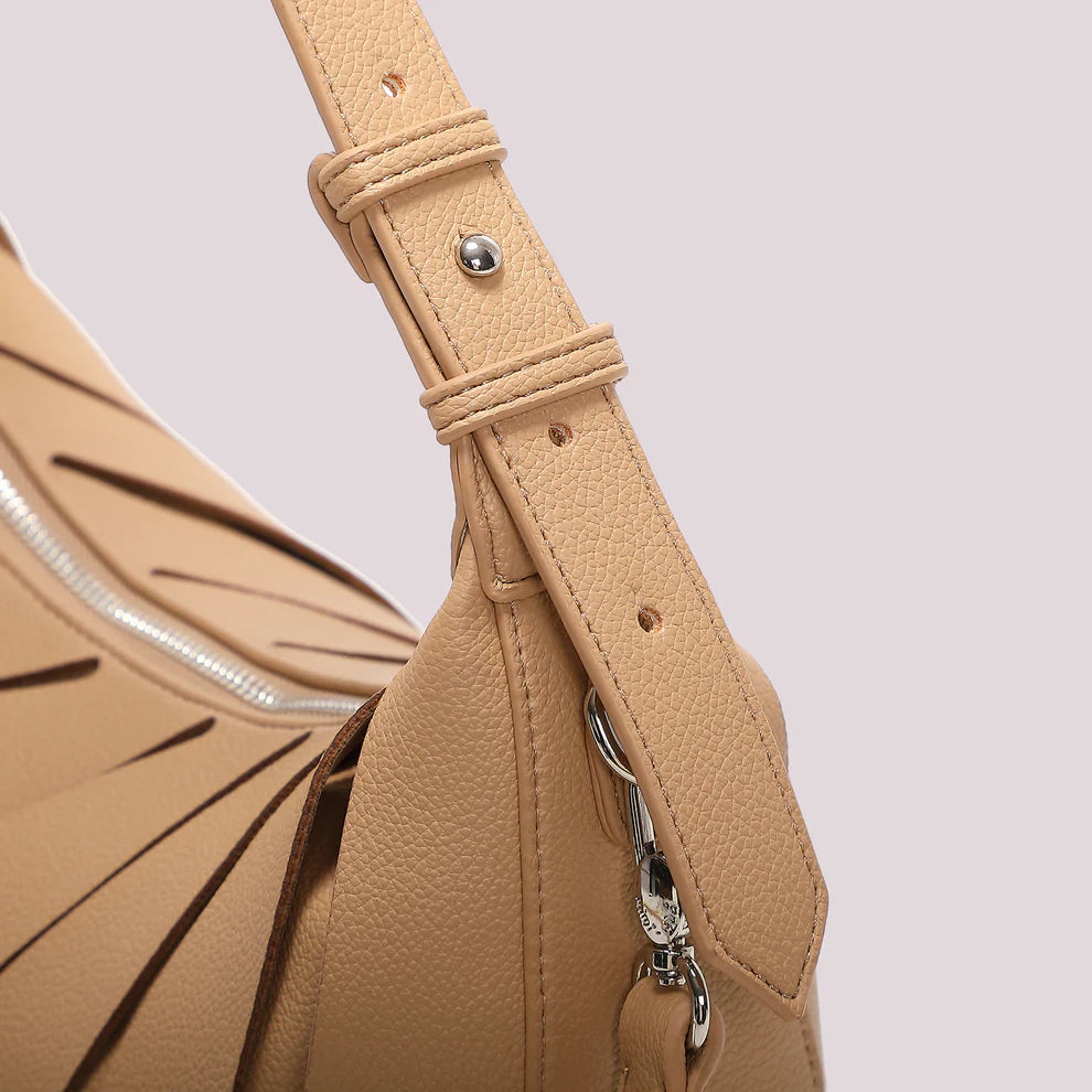 BORSA CON TAGLI DIAGONALI MIMI' MUA'